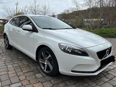 Begagnad Volvo V40 120 HK (88 kW) 2018 Vit Sedan