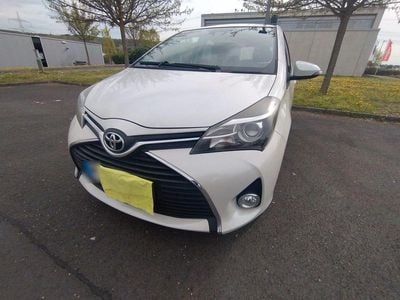 Gebraucht Toyota Yaris Comfort 99 PS (72 kW) 2015 Weiß Kleinwagen