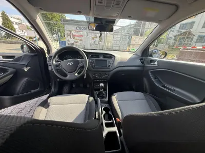 Gebraucht Hyundai i20 Trend 84 PS (61 kW) 2020 Grau Kleinwagen