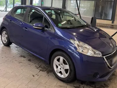 Gebraucht Peugeot 208 Access 68 PS (50 kW) 2014 Blau Kleinwagen