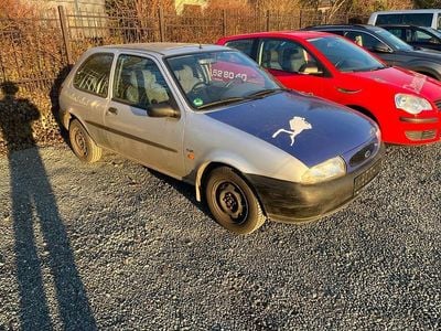 Grau Gebraucht 1996 Ford Fiesta Limousine | 699 €