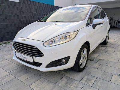 Gebraucht Ford Fiesta Titanium 101 PS (74 kW) 2013 Weiß Kleinwagen