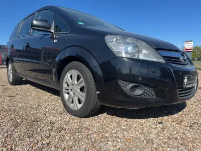 Second-hand Opel Zafira Family 125 CP (91 kW) 2013 Negru Monovolum