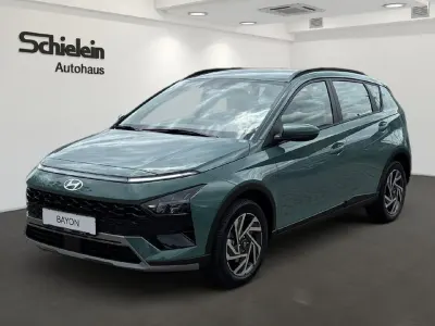 Neu Hyundai Bayon Trend 90 PS (66 kW) 2026 Grün SUV