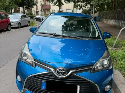 Gebraucht Toyota Yaris 69 PS (50 kW) 2015 Blau Kleinwagen