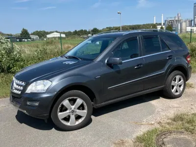 Gebraucht Mercedes ML350 211 PS (155 kW) 2011 Grau SUV
