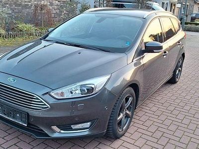 Gebraucht Ford Focus Titanium 125 PS (91 kW) 2017 Grau Limousine