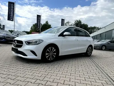 Gebraucht Mercedes B180 136 PS (100 kW) 2024 Polarweiß Kleinwagen