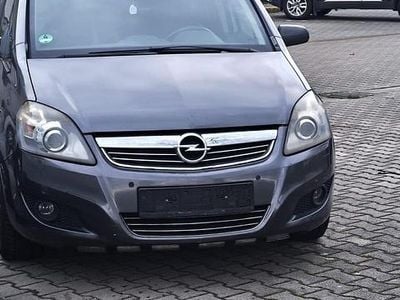 Grau Gebraucht 2009 Opel Zafira Van / Kleinbus | 1.900 € (Guter Preis)