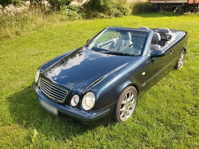 Gebraucht Mercedes CLK320 218 PS (160 kW) 1999 Blau Cabrio