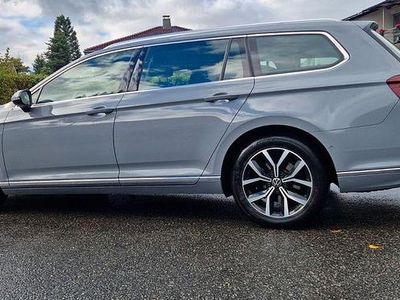 Grau Gebraucht 2022 VW Passat Elegance Kombi | 15.977 € (Etwas zu teuer)
