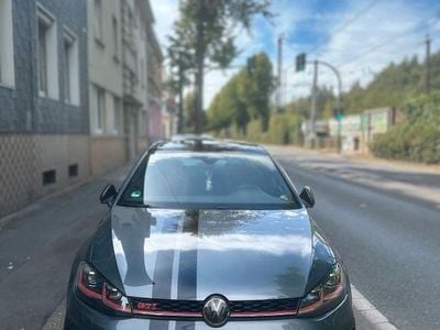 Grau Gebraucht 2024 VW Golf VIII GTI Limousine | 22.000 €