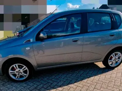 Gebraucht Chevrolet Aveo 101 PS (74 kW) 2009 Silber Kleinwagen