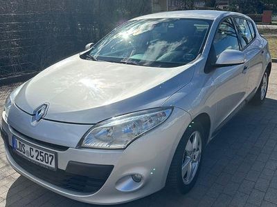 Gebraucht Renault Mégane III 131 PS (96 kW) 2011 Silber Limousine