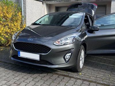 Second-hand Ford Fiesta Cool & Connect 86 CP (63 kW) 2018 Gri Hatchback