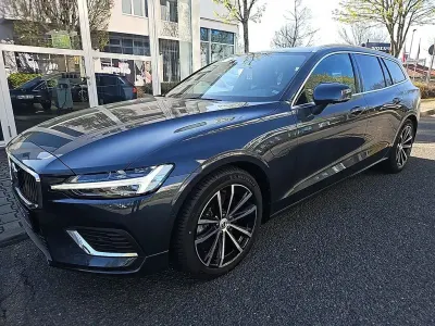 Gebraucht Volvo V60 Core 398 PS (292 kW) 2025 Blau Kombi