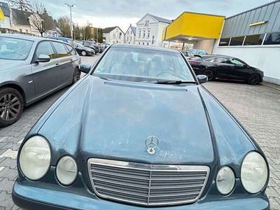Mercedes E200