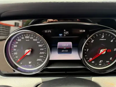Gebraucht Mercedes E220 194 PS (142 kW) 2020 Grau Limousine
