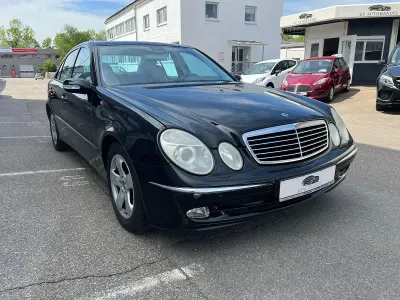 Używany Mercedes E220 Avantgarde 150 KM (110 kW) 2004 Czarny Sedan/Limuzyna