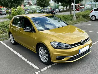 Gebraucht VW Golf VII Comfortline 110 PS (80 kW) 2018 Gold Limousine