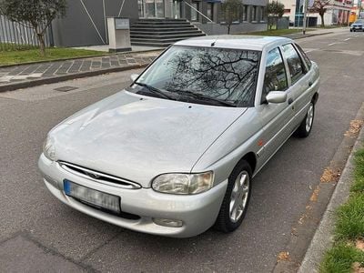 Gebraucht Ford Escort Ghia 90 PS (66 kW) 1998 Silber Limousine
