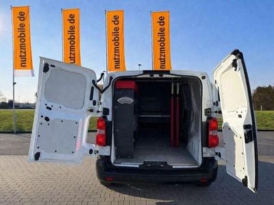 Second-hand Opel Vivaro Edition 120 CP (88 kW) 2022 Alb Monovolum