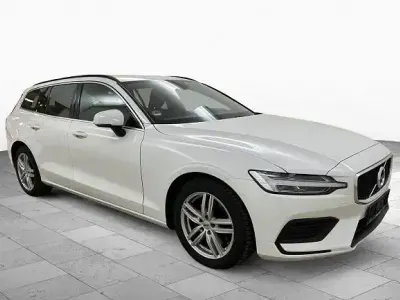 Gebraucht Volvo V60 Momentum 197 PS (144 kW) 2021 Weiß Kombi