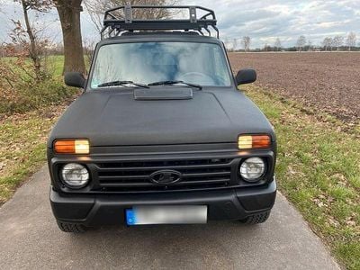 Gebraucht Lada Urban 83 PS (61 kW) 2017 Schwarz SUV