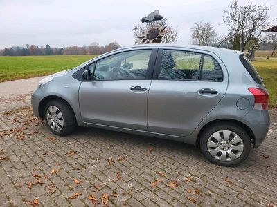 Gebraucht Toyota Yaris 100 PS (73 kW) 2009 Silber Kleinwagen