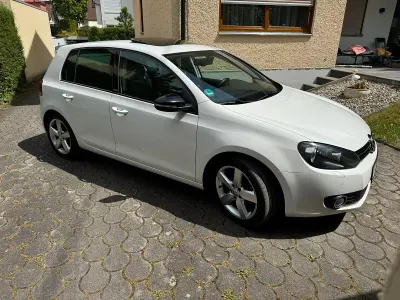 Gebraucht VW Golf VI Style 105 PS (77 kW) 2011 Weiß Kleinwagen