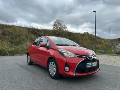 Gebraucht Toyota Yaris 99 PS (72 kW) 2014 Rot Kleinwagen