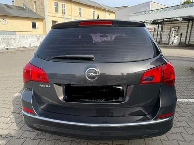 Gebraucht Opel Astra Exklusiv 116 PS (85 kW) 2015 Grau Kombi