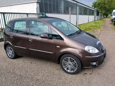 Gebraucht Lancia Musa 95 PS (69 kW) 2011 Braun Van / Kleinbus