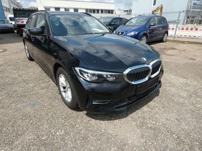 Schwarz Gebraucht 2022 BMW 318 Advantage Kombi | 18.880 € (Fairer Preis)