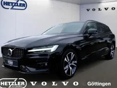 Gebraucht Volvo V60 Plus 197 PS (144 kW) 2022 Black solid stone / solid Kombi