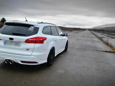 Weiß Gebraucht 2018 Ford Focus ST Kombi | 18.000 € (Fairer Preis)