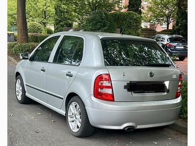 Silber Gebraucht 2004 Skoda Fabia Kleinwagen | 3.500 €