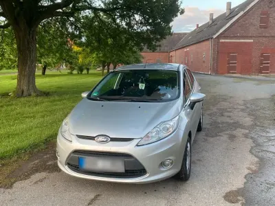 Gebraucht Ford Fiesta 97 PS (71 kW) 2009 Silber Kleinwagen