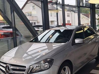 Silber Gebraucht 2014 Mercedes A180 Edition Limousine | 12.500 € (Fairer Preis)
