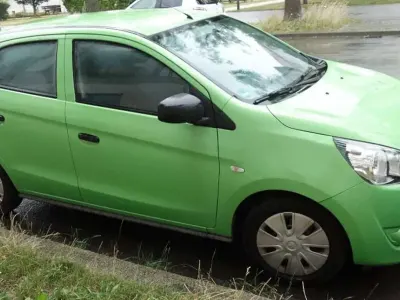 Gebraucht Mitsubishi Space Star 71 PS (52 kW) 2014 Grün Van / Kleinbus