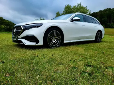 Gebraucht Mercedes E300 313 PS (230 kW) 2025 Weiß Limousine