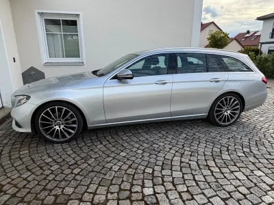 Używany Mercedes E220 194 KM (142 kW) 2019 Srebrny Sedan/Limuzyna