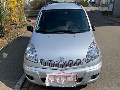 Gebraucht Toyota Yaris Verso 84 PS (61 kW) 2005 Silber Van / Kleinbus