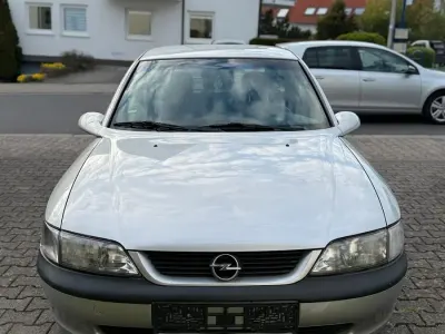 Brugt Opel Vectra 101 HK (74 kW) 1997 Sølv Sedan