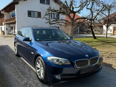 Gebraucht BMW 530 Sport Line 258 PS (189 kW) 2012 Blau Kombi