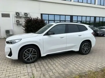 Gebraucht BMW iX1 M Sport 150 kW (204 PS) 2023 Weiß SUV