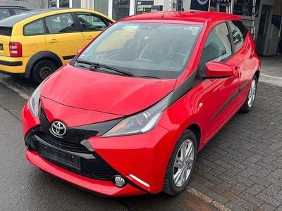 Rot Gebraucht 2016 Toyota Aygo X-play Kleinwagen | 5.999 € (Fairer Preis)