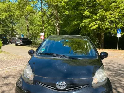 Używany Toyota Aygo 68 KM (50 kW) 2012 Czarny Hatchback