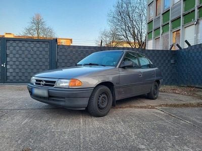 Second-hand Opel Astra 71 CP (52 kW) 1993 Gri Berlinǎ
