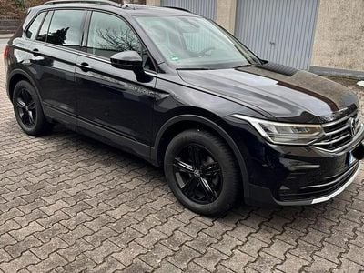 Gebraucht VW Tiguan Sport 150 PS (110 kW) 2023 Schwarz SUV